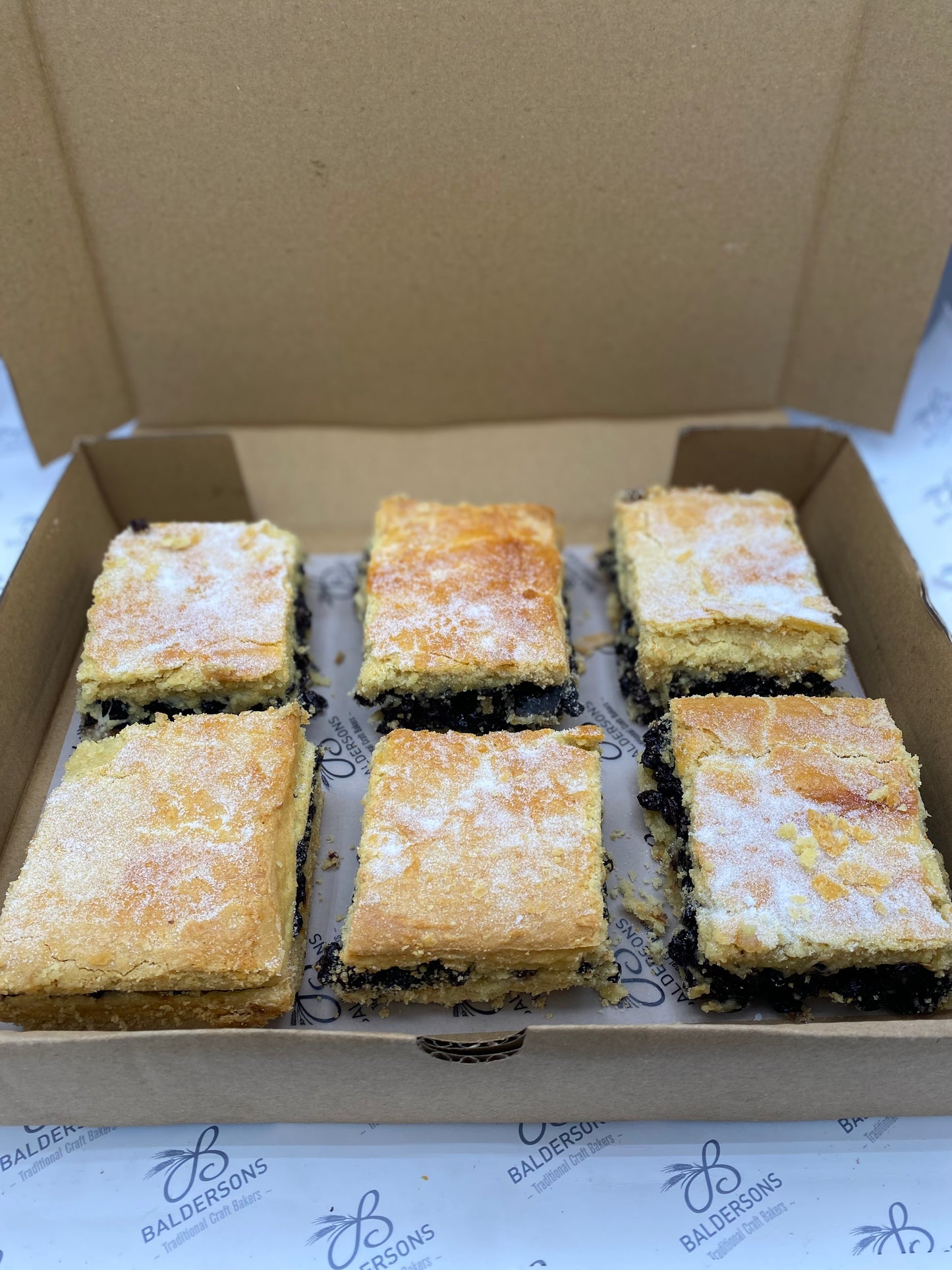 Box of 6 delicious Currant Slices